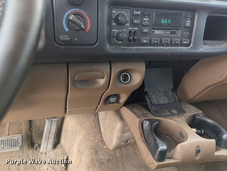 image for item MY9513 2001 Dodge Ram 1500  pickup truck