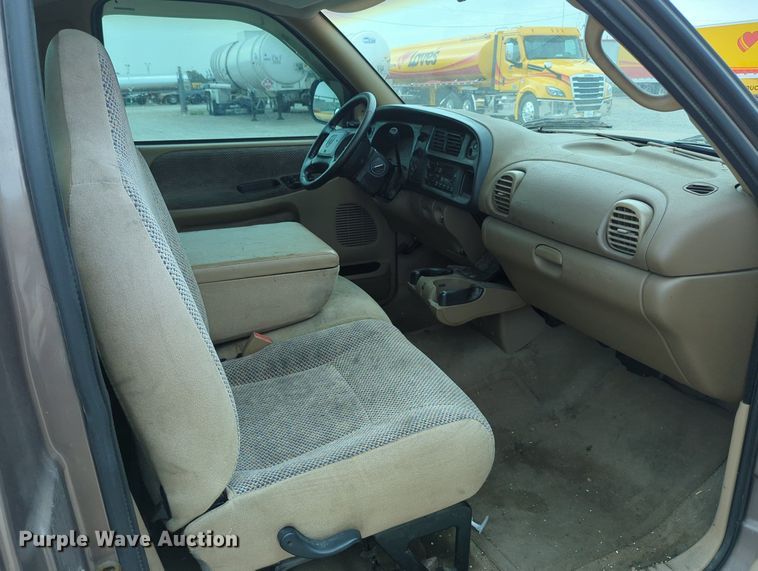 image for item MY9513 2001 Dodge Ram 1500  pickup truck