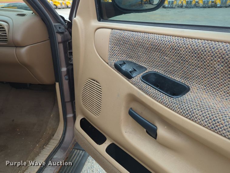 image for item MY9513 2001 Dodge Ram 1500  pickup truck