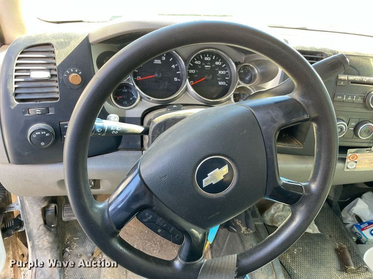 image for item NA9704 2009 Chevrolet Silverado 3500HD  Crew Cab flatbed pickup truck