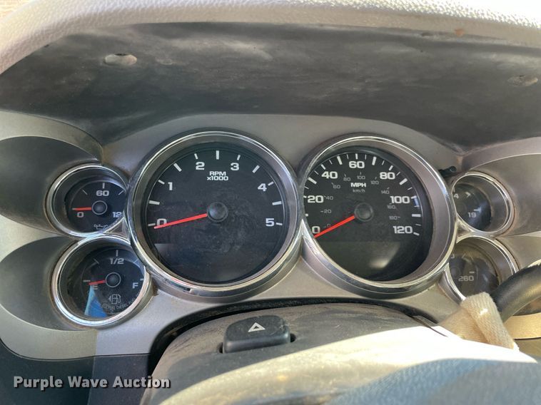 image for item NA9704 2009 Chevrolet Silverado 3500HD  Crew Cab flatbed pickup truck