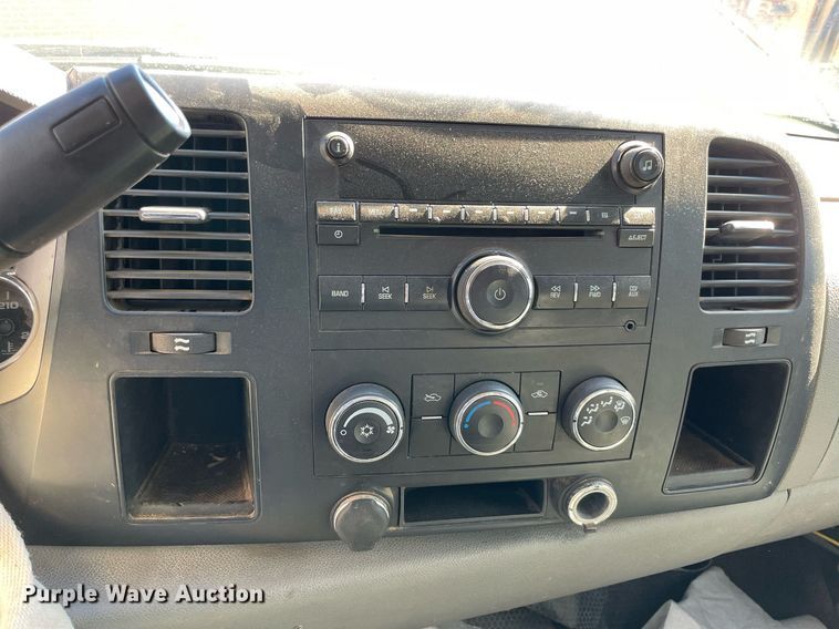 image for item NA9704 2009 Chevrolet Silverado 3500HD  Crew Cab flatbed pickup truck