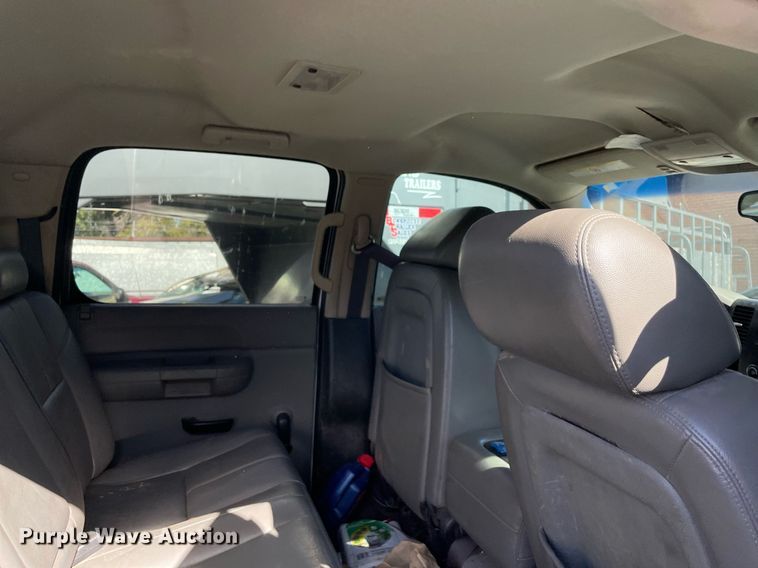 image for item NA9704 2009 Chevrolet Silverado 3500HD  Crew Cab flatbed pickup truck