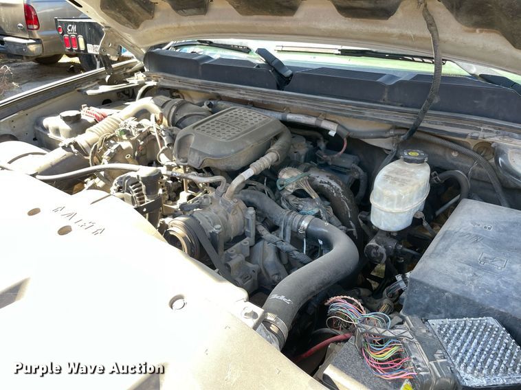 image for item NA9704 2009 Chevrolet Silverado 3500HD  Crew Cab flatbed pickup truck