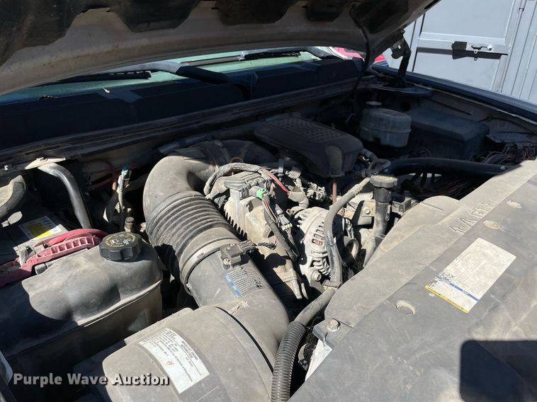 image for item NA9704 2009 Chevrolet Silverado 3500HD  Crew Cab flatbed pickup truck