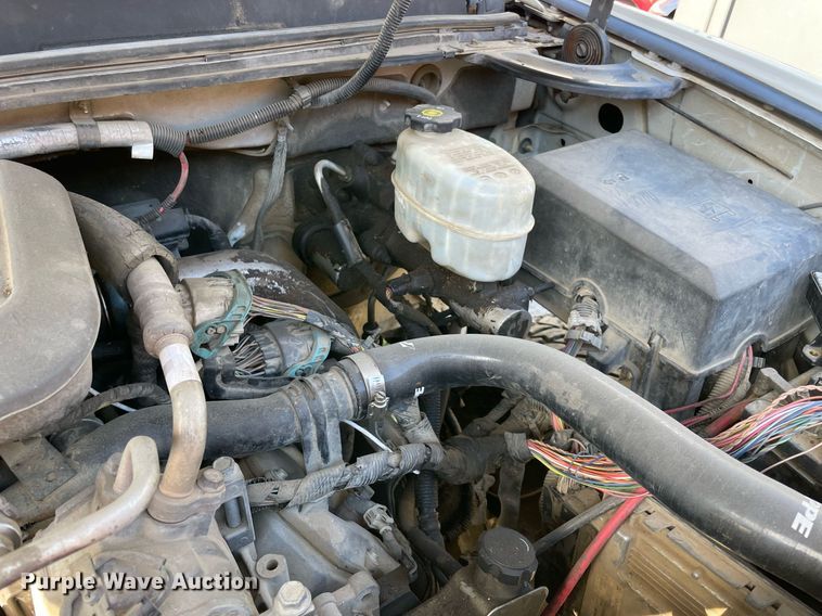 image for item NA9704 2009 Chevrolet Silverado 3500HD  Crew Cab flatbed pickup truck