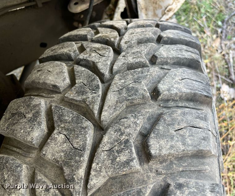 image for item NA9704 2009 Chevrolet Silverado 3500HD  Crew Cab flatbed pickup truck