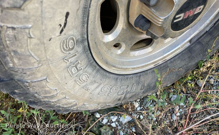 image for item NA9704 2009 Chevrolet Silverado 3500HD  Crew Cab flatbed pickup truck