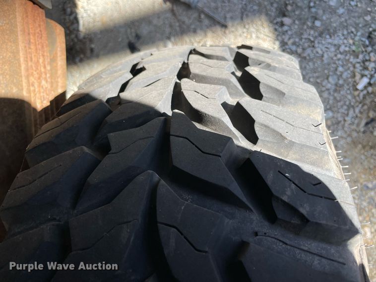 image for item NA9704 2009 Chevrolet Silverado 3500HD  Crew Cab flatbed pickup truck