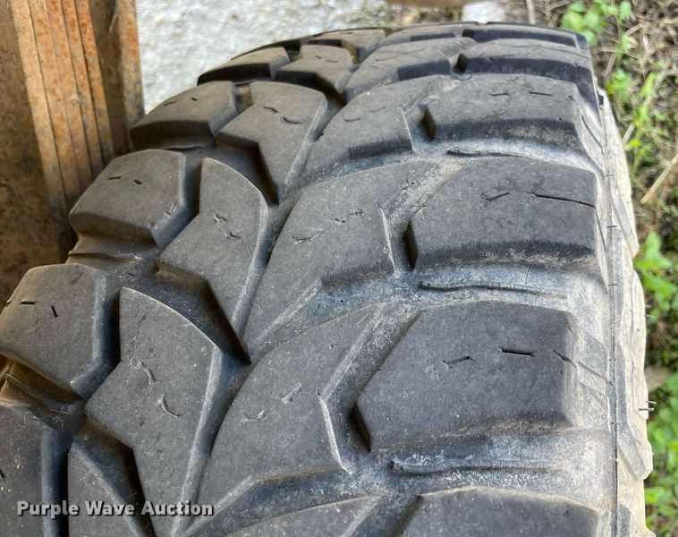 image for item NA9704 2009 Chevrolet Silverado 3500HD  Crew Cab flatbed pickup truck