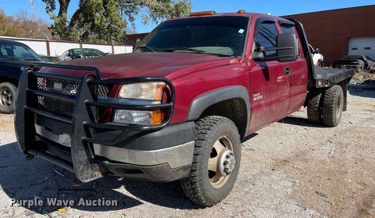 image for item NA9705 2004 Chevrolet Silverado 3500  Ext. Cab flatbed pickup truck