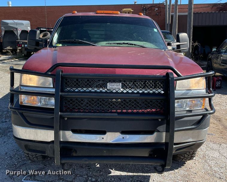 image for item NA9705 2004 Chevrolet Silverado 3500  Ext. Cab flatbed pickup truck