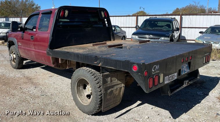 image for item NA9705 2004 Chevrolet Silverado 3500  Ext. Cab flatbed pickup truck