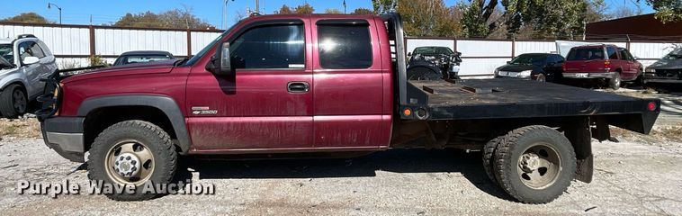 image for item NA9705 2004 Chevrolet Silverado 3500  Ext. Cab flatbed pickup truck