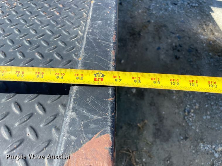 image for item NA9705 2004 Chevrolet Silverado 3500  Ext. Cab flatbed pickup truck