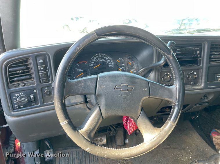 image for item NA9705 2004 Chevrolet Silverado 3500  Ext. Cab flatbed pickup truck