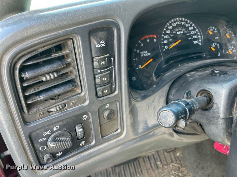 image for item NA9705 2004 Chevrolet Silverado 3500  Ext. Cab flatbed pickup truck