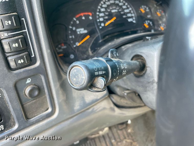 image for item NA9705 2004 Chevrolet Silverado 3500  Ext. Cab flatbed pickup truck