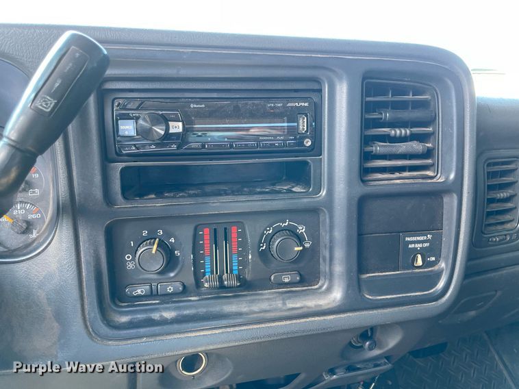 image for item NA9705 2004 Chevrolet Silverado 3500  Ext. Cab flatbed pickup truck