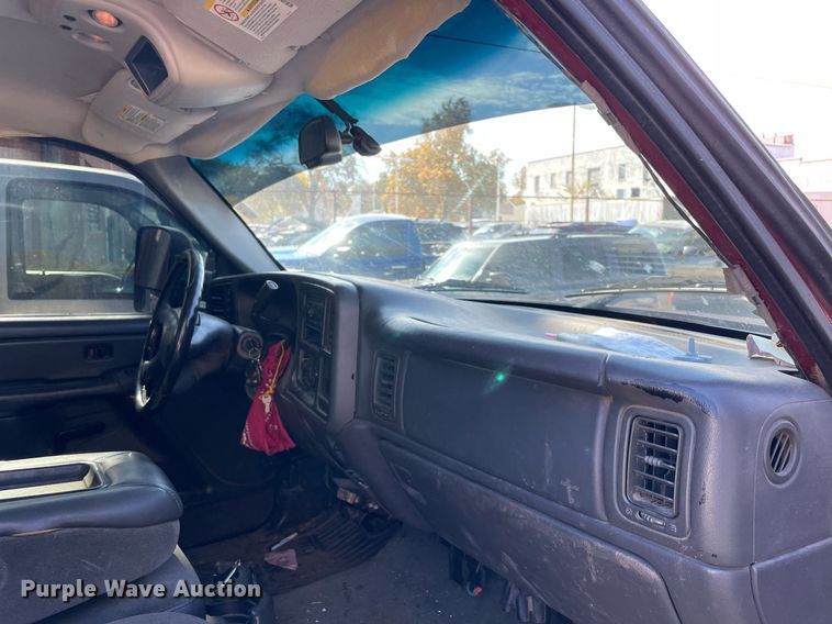 image for item NA9705 2004 Chevrolet Silverado 3500  Ext. Cab flatbed pickup truck