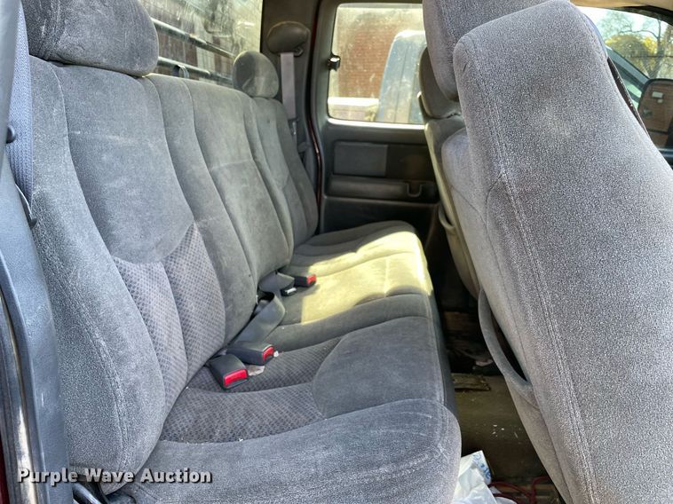 image for item NA9705 2004 Chevrolet Silverado 3500  Ext. Cab flatbed pickup truck