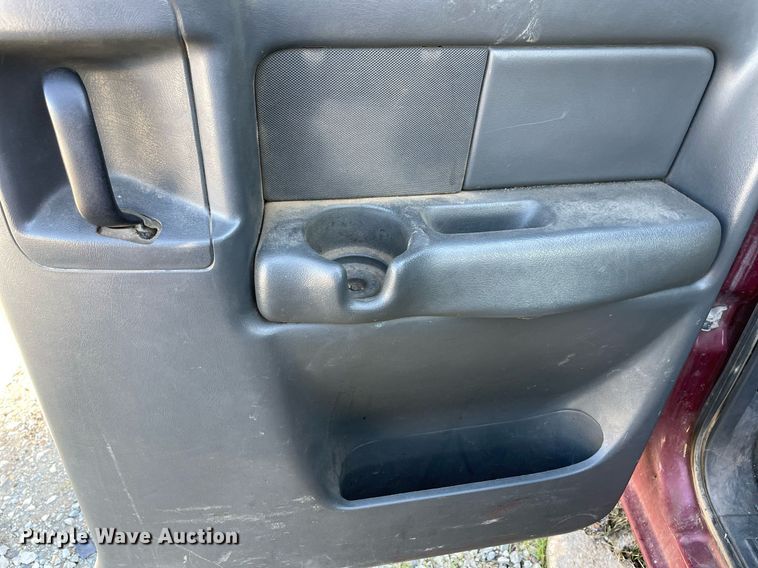 image for item NA9705 2004 Chevrolet Silverado 3500  Ext. Cab flatbed pickup truck