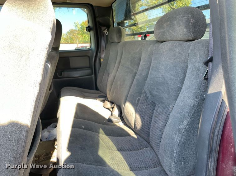 image for item NA9705 2004 Chevrolet Silverado 3500  Ext. Cab flatbed pickup truck