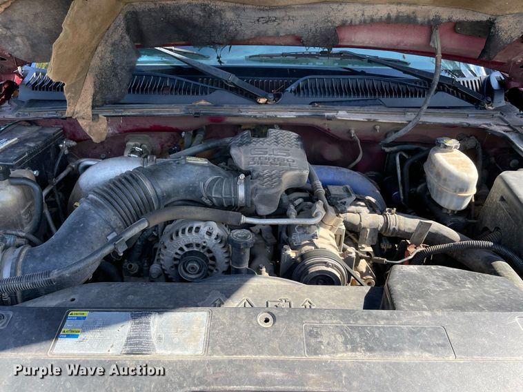 image for item NA9705 2004 Chevrolet Silverado 3500  Ext. Cab flatbed pickup truck