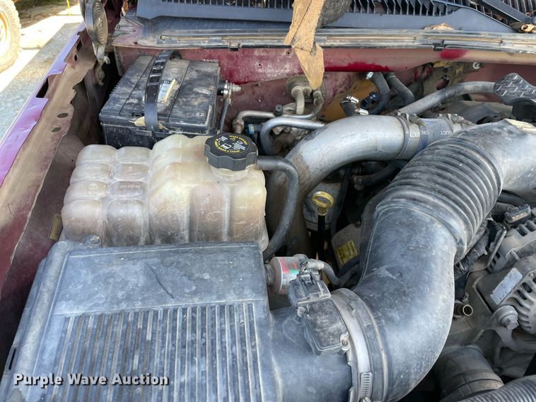 image for item NA9705 2004 Chevrolet Silverado 3500  Ext. Cab flatbed pickup truck