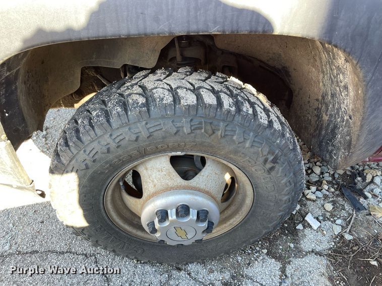 image for item NA9705 2004 Chevrolet Silverado 3500  Ext. Cab flatbed pickup truck