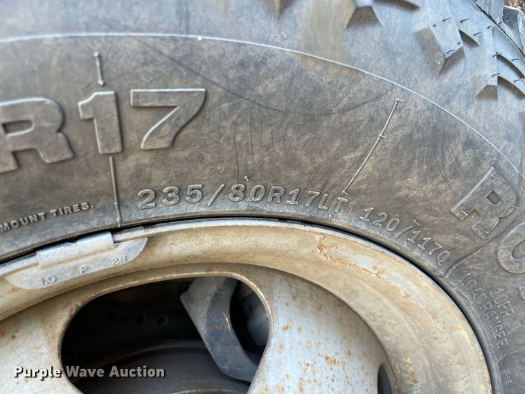 image for item NA9705 2004 Chevrolet Silverado 3500  Ext. Cab flatbed pickup truck