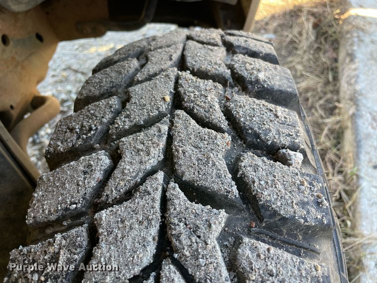 image for item NA9705 2004 Chevrolet Silverado 3500  Ext. Cab flatbed pickup truck