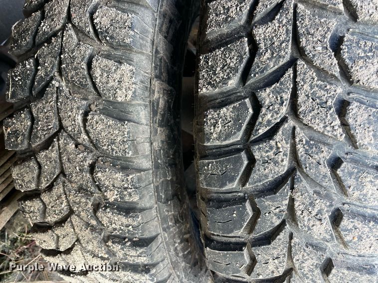 image for item NA9705 2004 Chevrolet Silverado 3500  Ext. Cab flatbed pickup truck