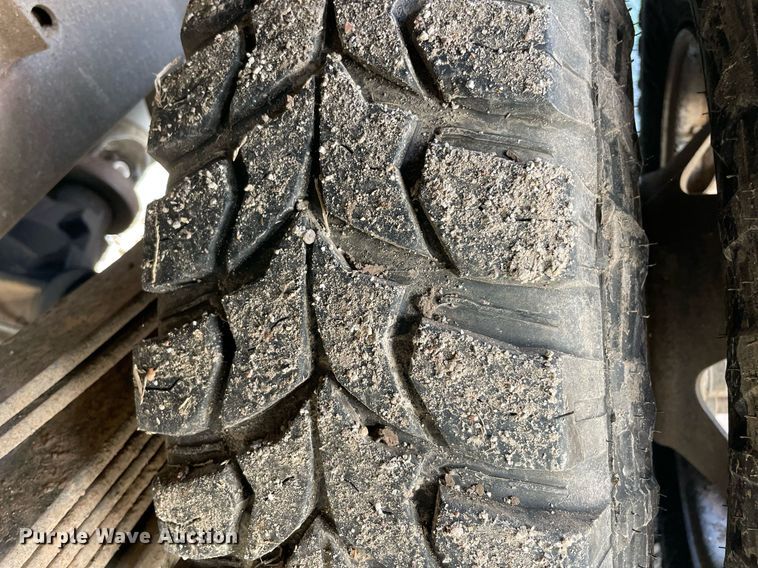 image for item NA9705 2004 Chevrolet Silverado 3500  Ext. Cab flatbed pickup truck