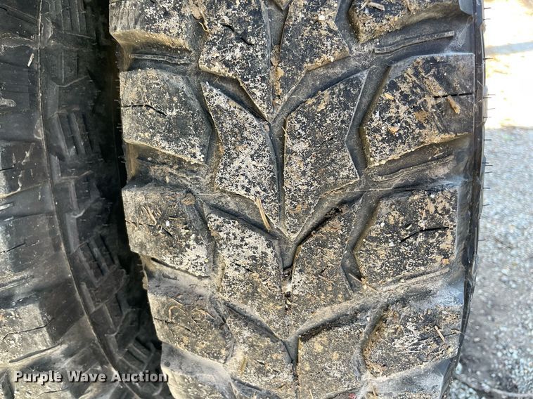 image for item NA9705 2004 Chevrolet Silverado 3500  Ext. Cab flatbed pickup truck