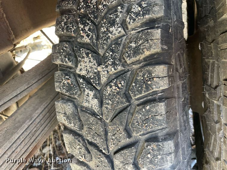 image for item NA9705 2004 Chevrolet Silverado 3500  Ext. Cab flatbed pickup truck