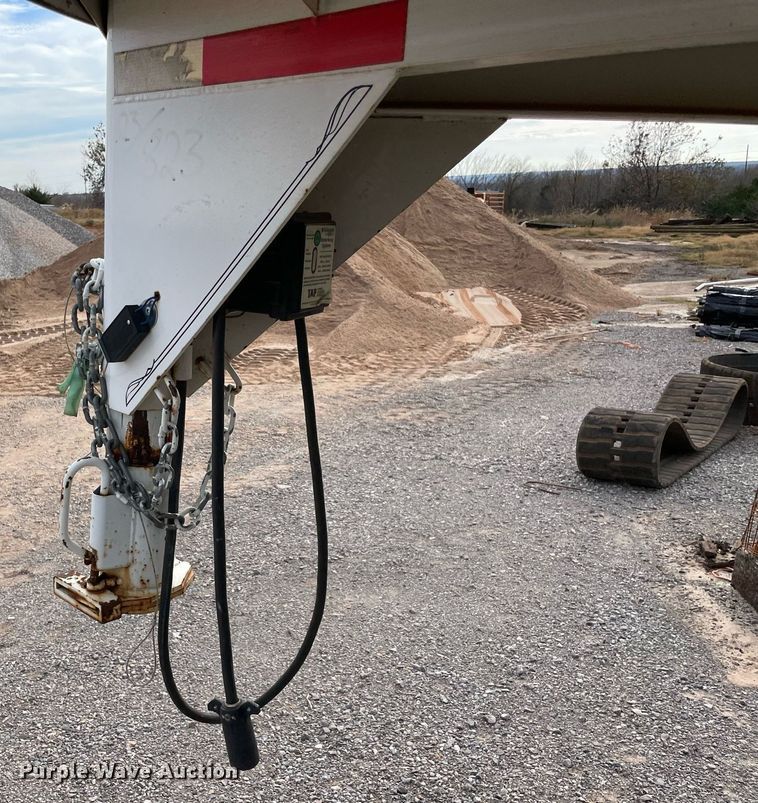 image for item NA9724 2009 Wilson  livestock trailer