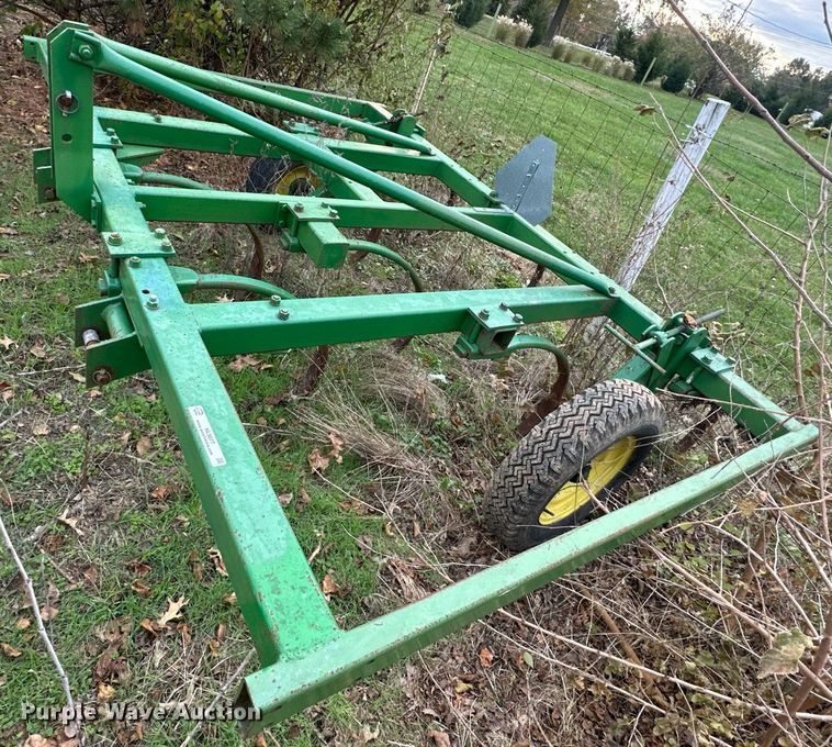 image for item NL9077 John Deere E1800  chisel