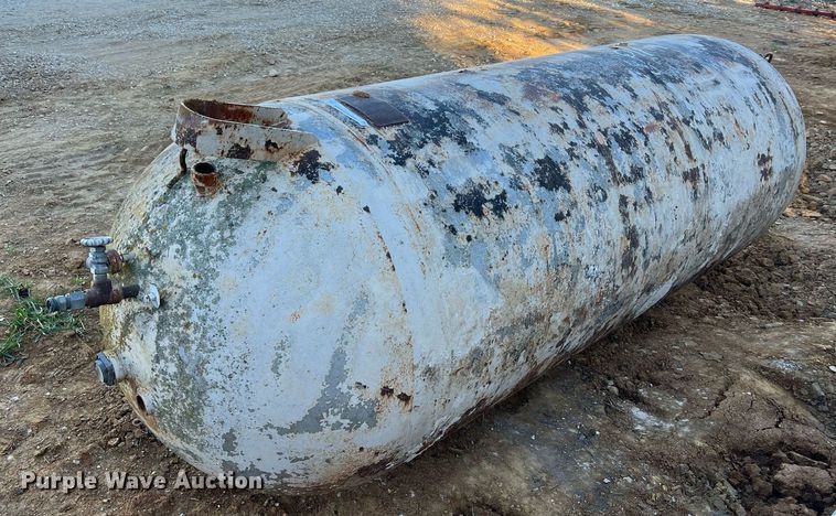 image for item NM9012 (2) propane tanks