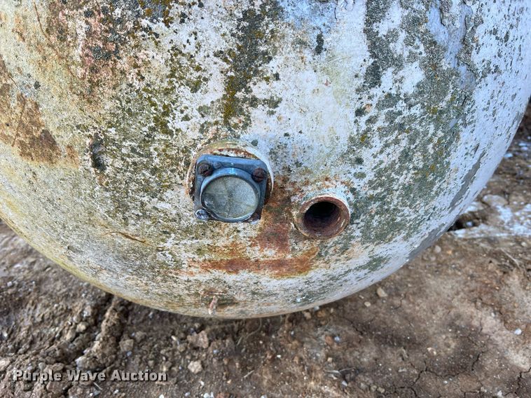 image for item NM9012 (2) propane tanks