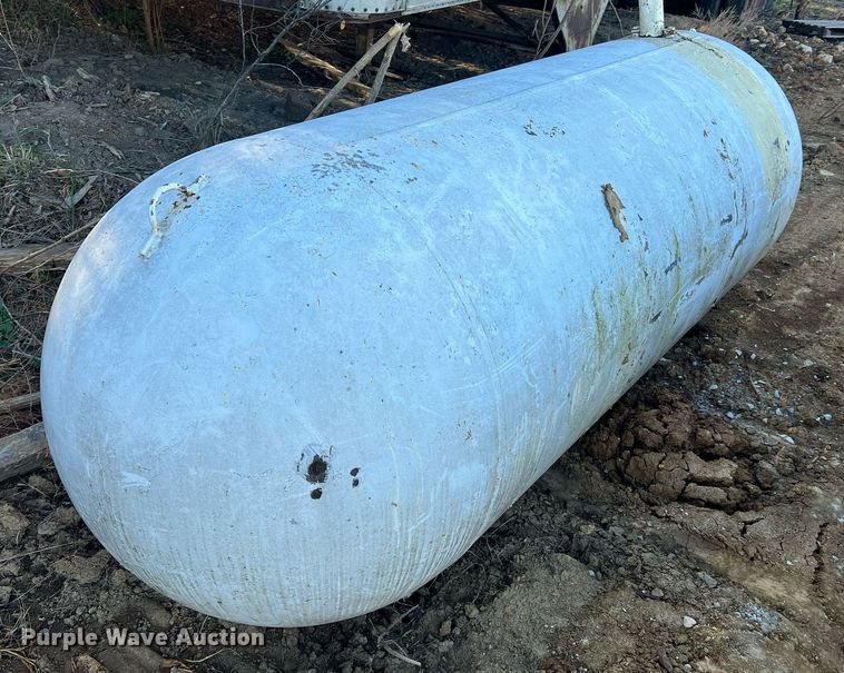 image for item NM9012 (2) propane tanks