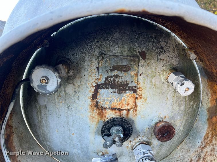 image for item NM9012 (2) propane tanks