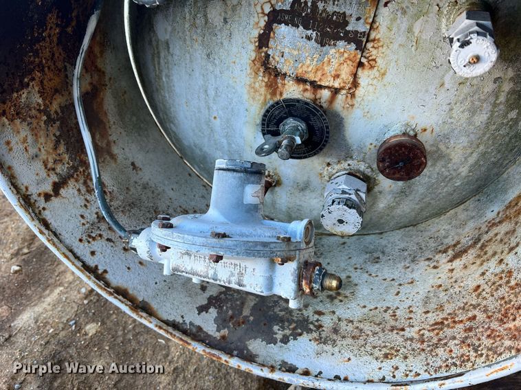 image for item NM9012 (2) propane tanks