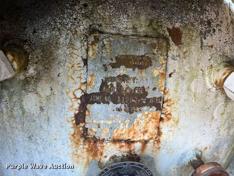 image for item NM9012 (2) propane tanks