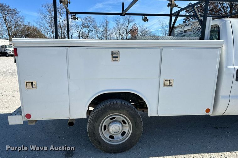 image for item NM9033 2011 Ford F350 Super Duty XL  utility bed pickup truck