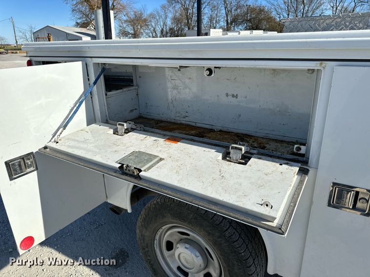 image for item NM9033 2011 Ford F350 Super Duty XL  utility bed pickup truck