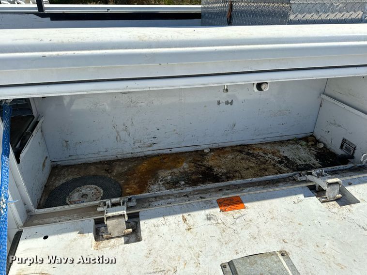 image for item NM9033 2011 Ford F350 Super Duty XL  utility bed pickup truck