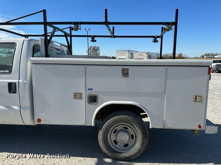 image for item NM9033 2011 Ford F350 Super Duty XL  utility bed pickup truck