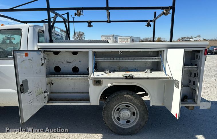 image for item NM9033 2011 Ford F350 Super Duty XL  utility bed pickup truck