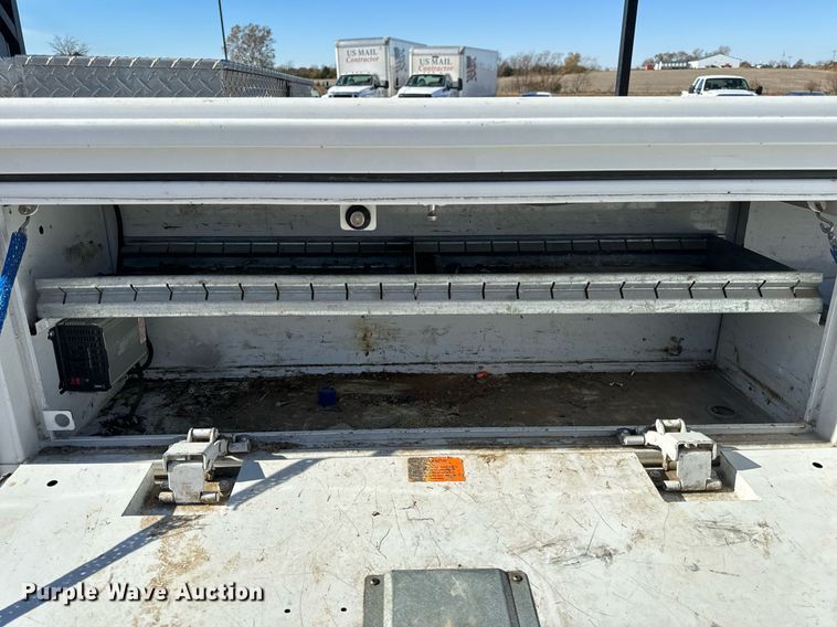 image for item NM9033 2011 Ford F350 Super Duty XL  utility bed pickup truck